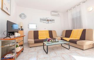 3 Bedroom Cozy Apartment In Brodarica - Brodarica - 6