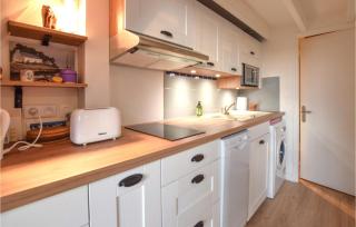 Beautiful Home In Montmartin-Sur-Mer - 4