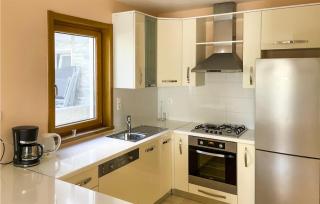 9 Bedroom Awesome Home In Starigrad - Starigrad - 4