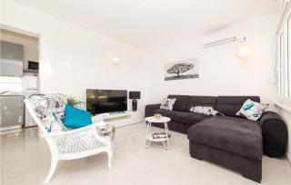 Three-Bedroom Holiday Home In Kastel Stari - Kaštela - 7