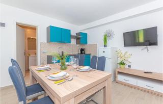 1 Bedroom Lovely Apartment In Brodarica - 8