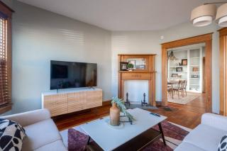 Robin's Egg, Private Downtown, Pet-Friendly Gem - 0