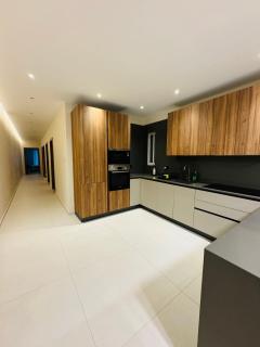 Spacious Modern Gzira Getaway - Il-Gżira - 7