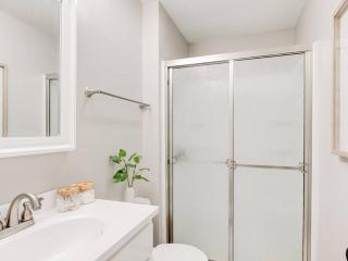 Cozy 1-Bedroom Retreat, New Remodel, Fast Wi-Fi - Columbus - 5