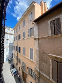 Idi's House - Rom - 8