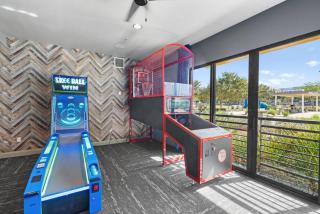 King Bed, Pool, Hot Tub, Arcade Room, Gym, Parking - San Diego - 5