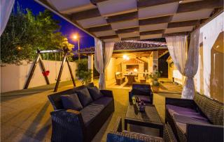 Lovely Home In Radasinovci With Kitchen - Drlićeve Kuće - 3