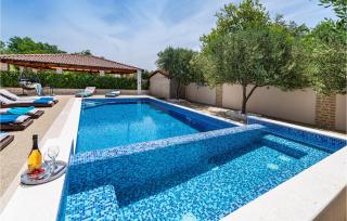 Lovely Home In Radasinovci With Kitchen - Drlićeve Kuće - 2