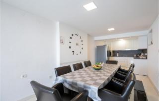 Gorgeous Home In Brela With Jacuzzi - Baška Voda - 7