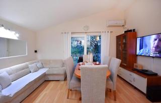 3 Bedroom Amazing Home In Pozorac - Gustirna - 1