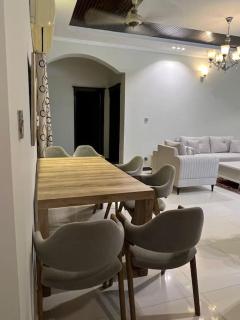 Charming Upper level retreat - 1