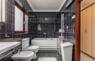 Amazing Home In Premantura With Wifi - Premantura - 2