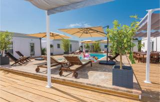 Ten-Bedroom Holiday Home In Petrcane - Petrčane - 3