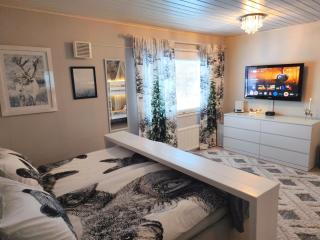 Winter Woods family room - 7