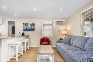 Charming 1BR Cottage Near Times Square & Beach - Fort Myers Beach - 5