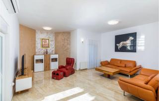 4 Bedroom Awesome Home In Vodnjan - 7