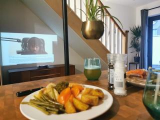 The Bath House & Sauna Garden x 4 beds - 3