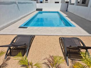 Skyview Apartment- Poolside Stay Near the Beach - Flic-en-Flac - 7