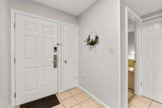Snowbird rate! Heated pool, steps to private beach - 8