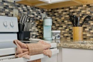 Snowbird rate! Heated pool, steps to private beach - 6