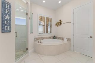 Beachfront 5BR: Heated Pool, Spa, Elevator, Views - Fort Myers Beach - 6