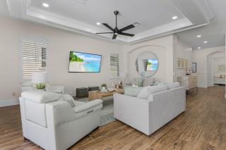 Beachfront 5BR: Heated Pool, Spa, Elevator, Views - Fort Myers Beach - 4