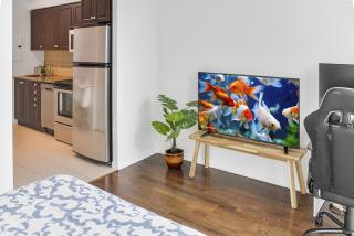 City View Towers - Steps to CN Tower - Pool & Hot tub - Free Parking - 3