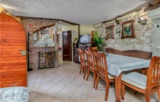 2 Bedroom Nice Apartment In Grizane - 7