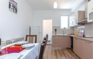 Gorgeous Apartment In Crikvenica - 7