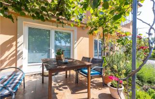 Amazing Apartment In Spincici - Jušići - 9
