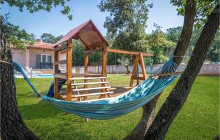 Two-Bedroom Holiday Home In Vodnjan - 4