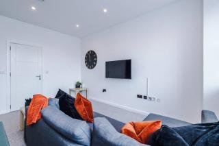 Stunning 2-Bedroom Apartment in Bolton - 8