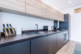 Stunning 2-Bedroom Apartment in Bolton - 2