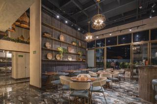 Golden Valley Hotel - 8