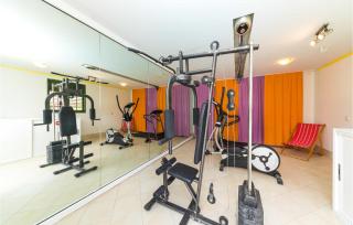 Gorgeous Home In Kastel Luksic - 4