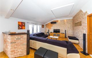 Gorgeous Home In Kastel Luksic - 6