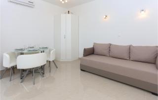 Studio Apartment In Solin - 1