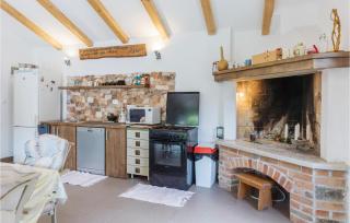 2 Bedroom Cozy Home In Kostrcani - 5