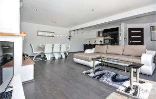 Gorgeous Home In Trilj With Jacuzzi - Trilj - 7