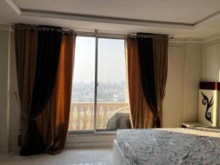 Studio Apartment effile tower and theme park view - Rāmkot - 2