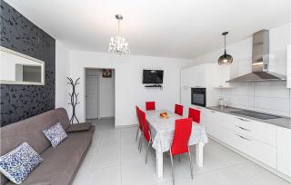 Cozy Apartment In Poljica - 8