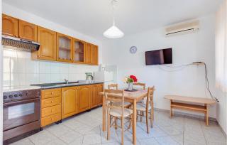 1 Bedroom Gorgeous Apartment In Marsici - Sveti Vid-Miholjice - 6