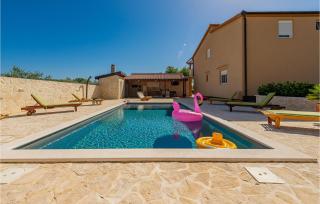 Six-Bedroom Holiday Home In Galovac - Galovac - 1