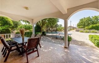 Six-Bedroom Holiday Home In Galovac - Galovac - 2