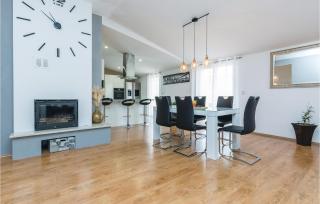 Six-Bedroom Holiday Home In Galovac - Galovac - 9