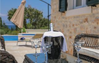 Amazing Home In Supetar - Supetar - 3