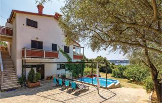 Gorgeous Apartment In Supetarska Draga - 4