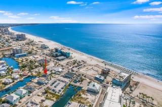 Waterfront Paradise: Cozy 3BR with Hot Tub & Dock - Fort Myers Beach - 5