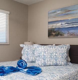 Waterfront Paradise: Cozy 3BR with Hot Tub & Dock - Fort Myers Beach - 2