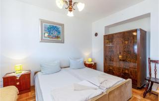 2 Bedroom Lovely Apartment In Novi Vinodolski - 6